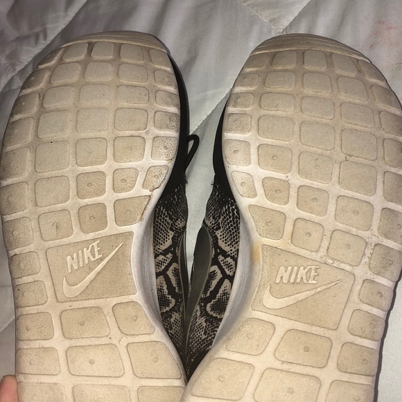 Nike Roshes, black & white. - Picture 4 of 4